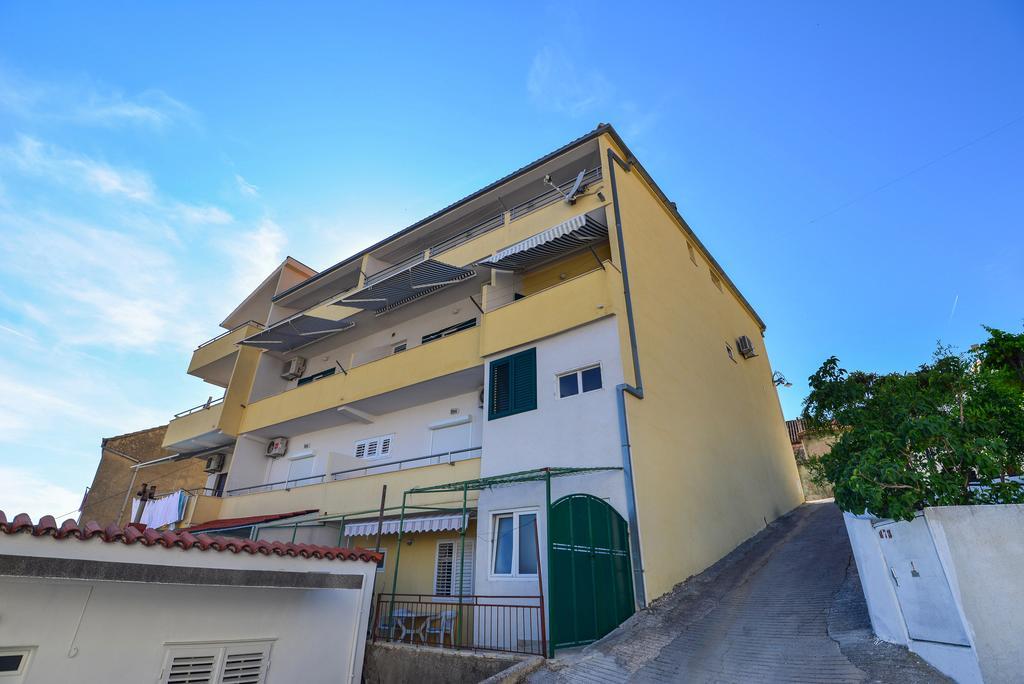 Apartments Marieta Макарска Экстерьер фото