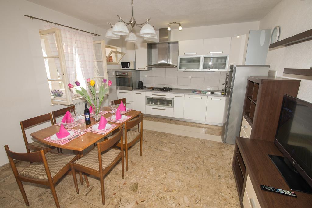 Apartments Marieta Макарска Экстерьер фото