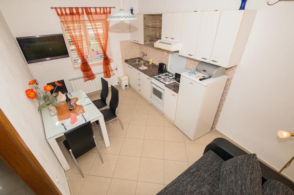 Apartments Marieta Макарска Экстерьер фото