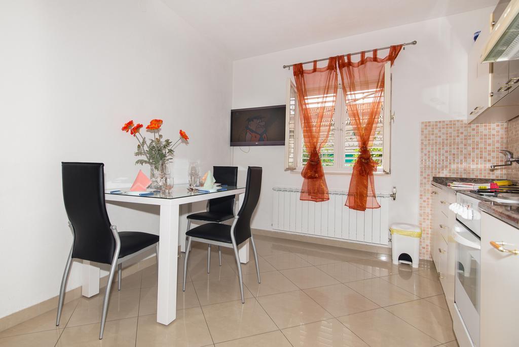 Apartments Marieta Макарска Экстерьер фото