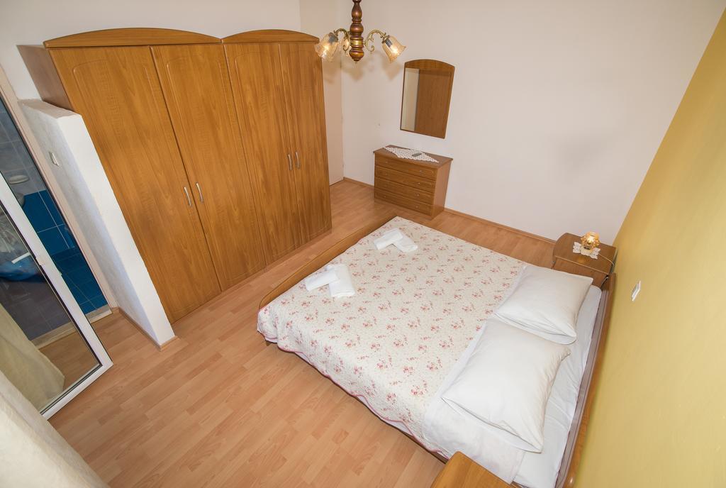 Apartments Marieta Макарска Экстерьер фото