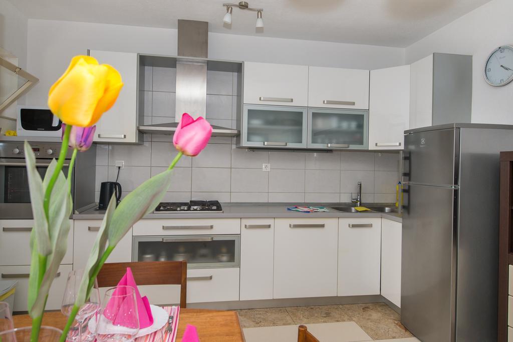 Apartments Marieta Макарска Экстерьер фото